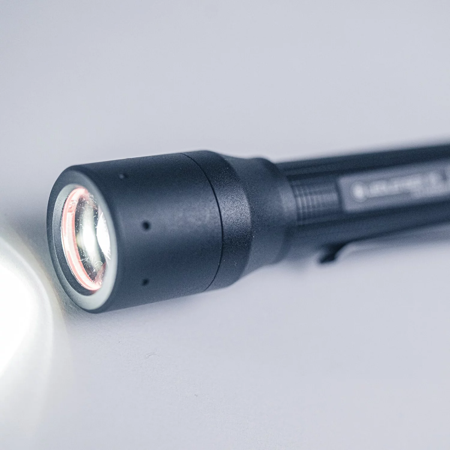 Ledlenser P5 Lampe torche LED - IP54 - 200Lm-image