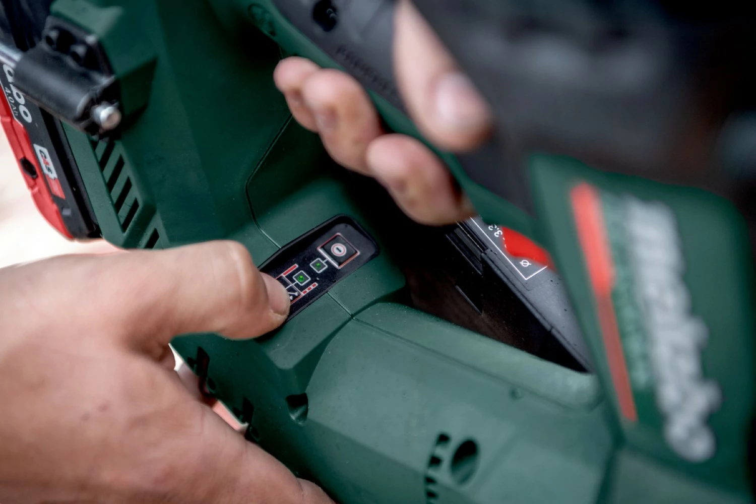 Metabo NFR 18 LTX 90 BL 18V Accu tacker set (2x 4.0Ah accu) in metaBOX - 50-90mm-image