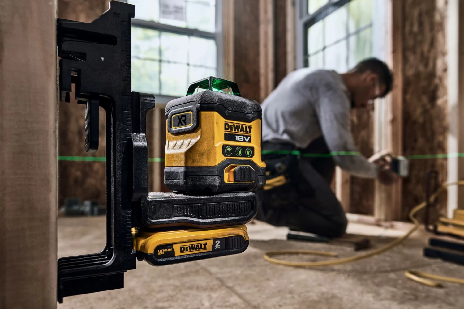 DeWALT DCLE34031D1-QW 18V Li-ion Accu Kit laser à croix auto-nivelant (1x 2,0 Ah) - 3x360° - Vert-image