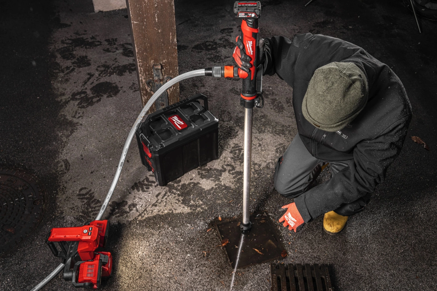 Milwaukee M12 BSWP-601 M12™ Hydropass™ Staafwaterpomp set - 34l/min - 12V-image