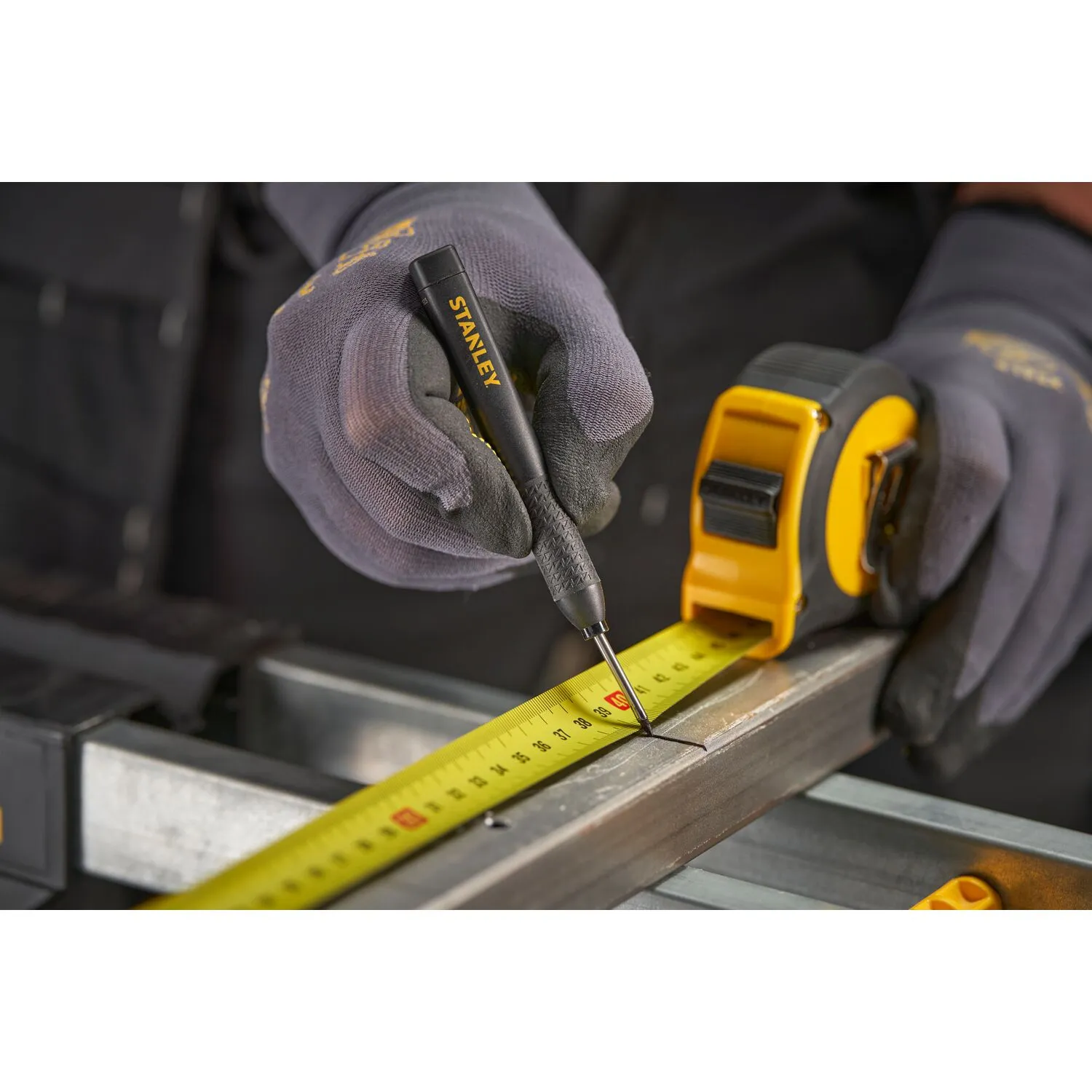 Stanley STHT47003-0 Markeerstift voor diep bereik met holster - Zwart