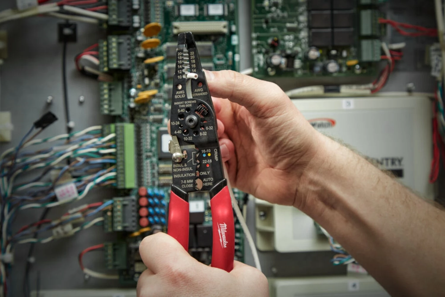 Milwaukee 4932493816 Krimptang Multifunctioneel - 0.75-6mm²-image