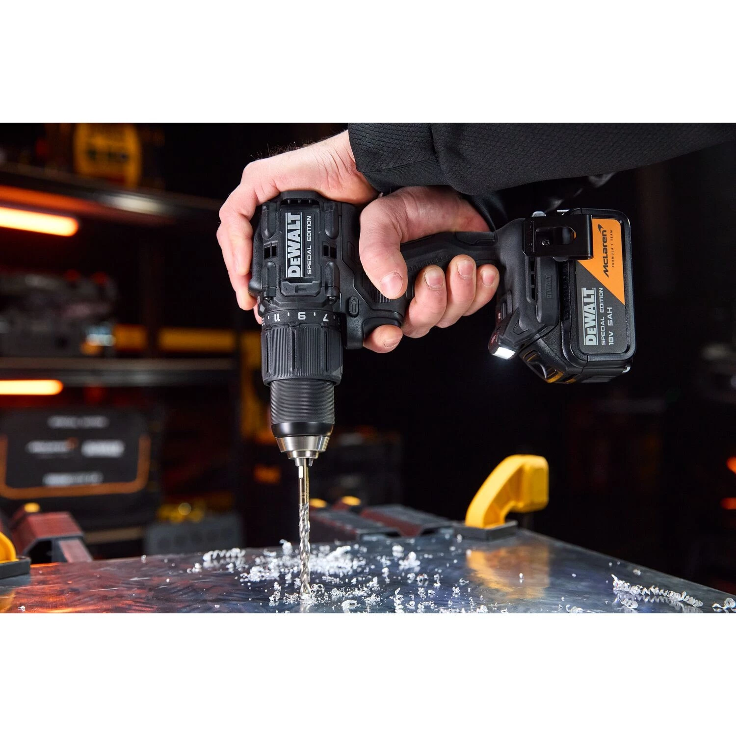 DeWALT X MCLAREN DCD86MP2T-QW 18V XR accu schroef-/klopboormachine set (2x 5.0Ah accu + lader)