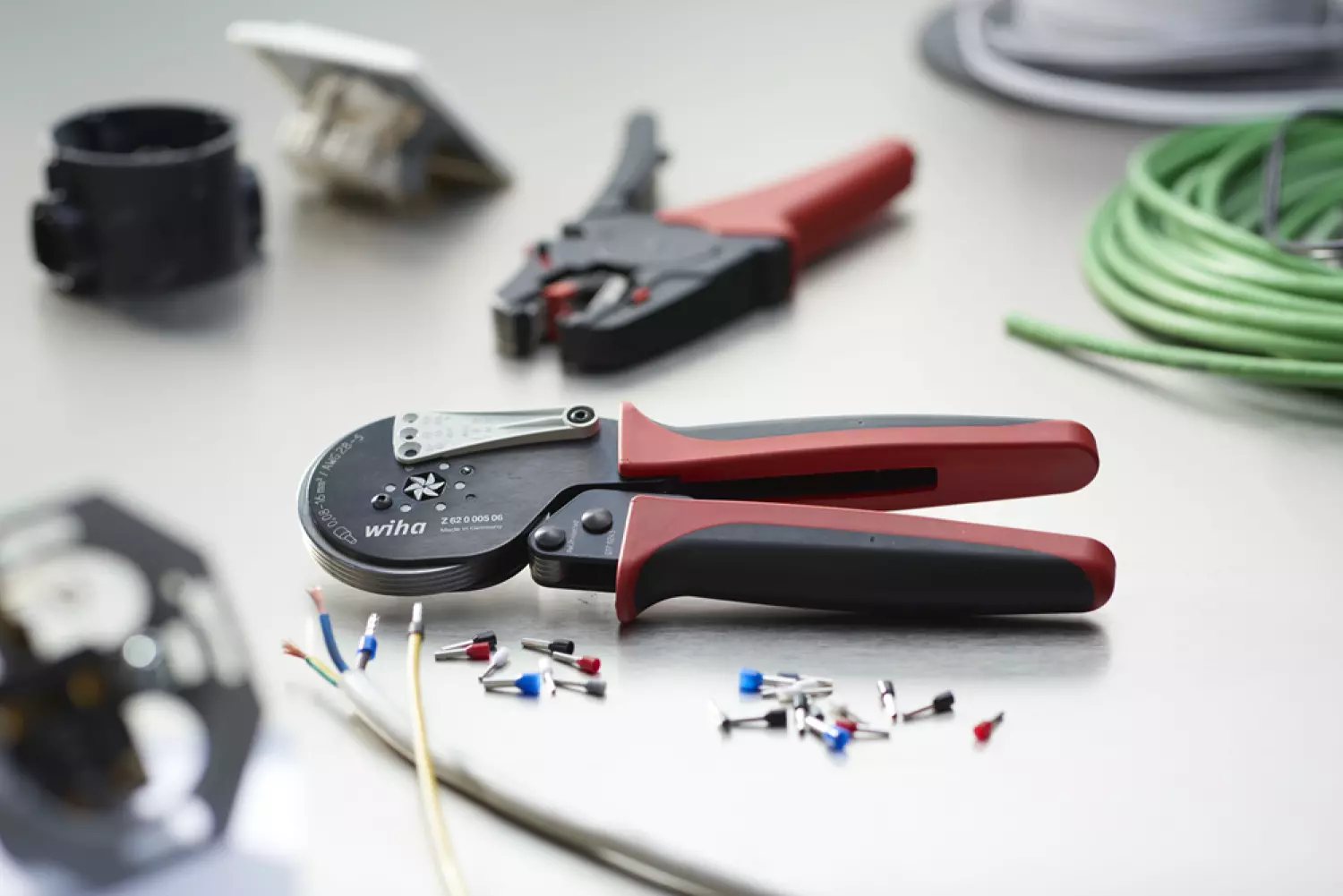 Wiha 41246 Outil de sertissage automatique - pour cosses de conducteurs - sertissage hexagonal - 210 mm-image