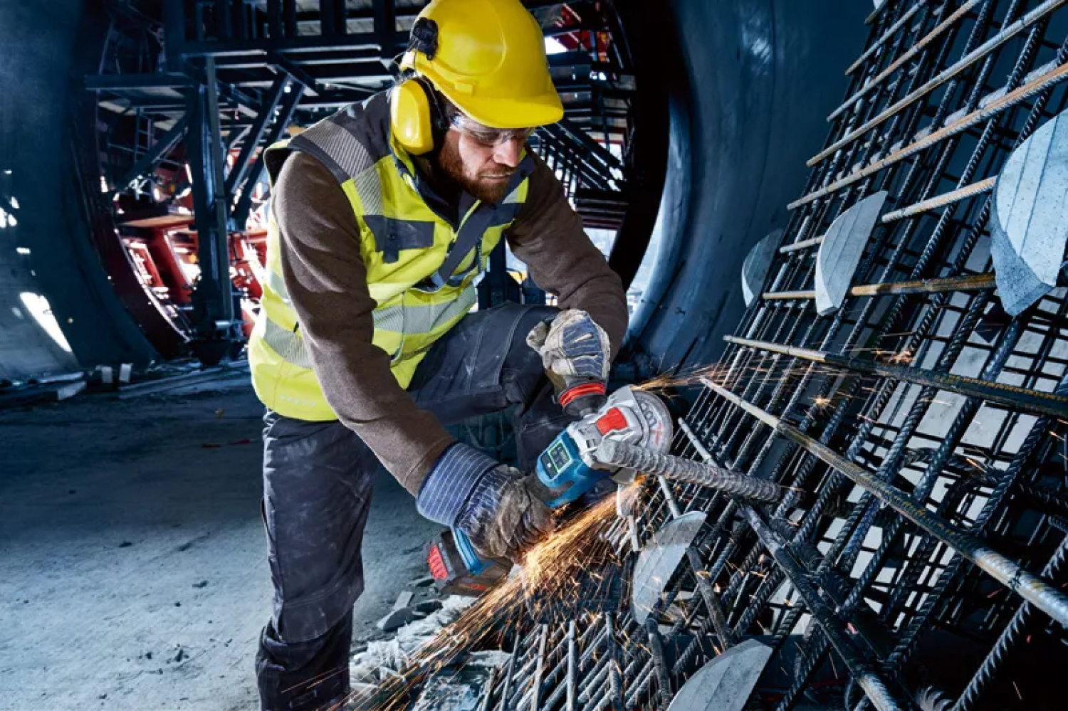 Bosch 06019H6502 - Meuleuse angulaire sans fil GWX 18V-15 SC 2x ProCORE18V 5,5Ah, chargeur GAL 1880 CV, capot de protection, poignée Vibration Control, 1x CoMo GCY 42-image