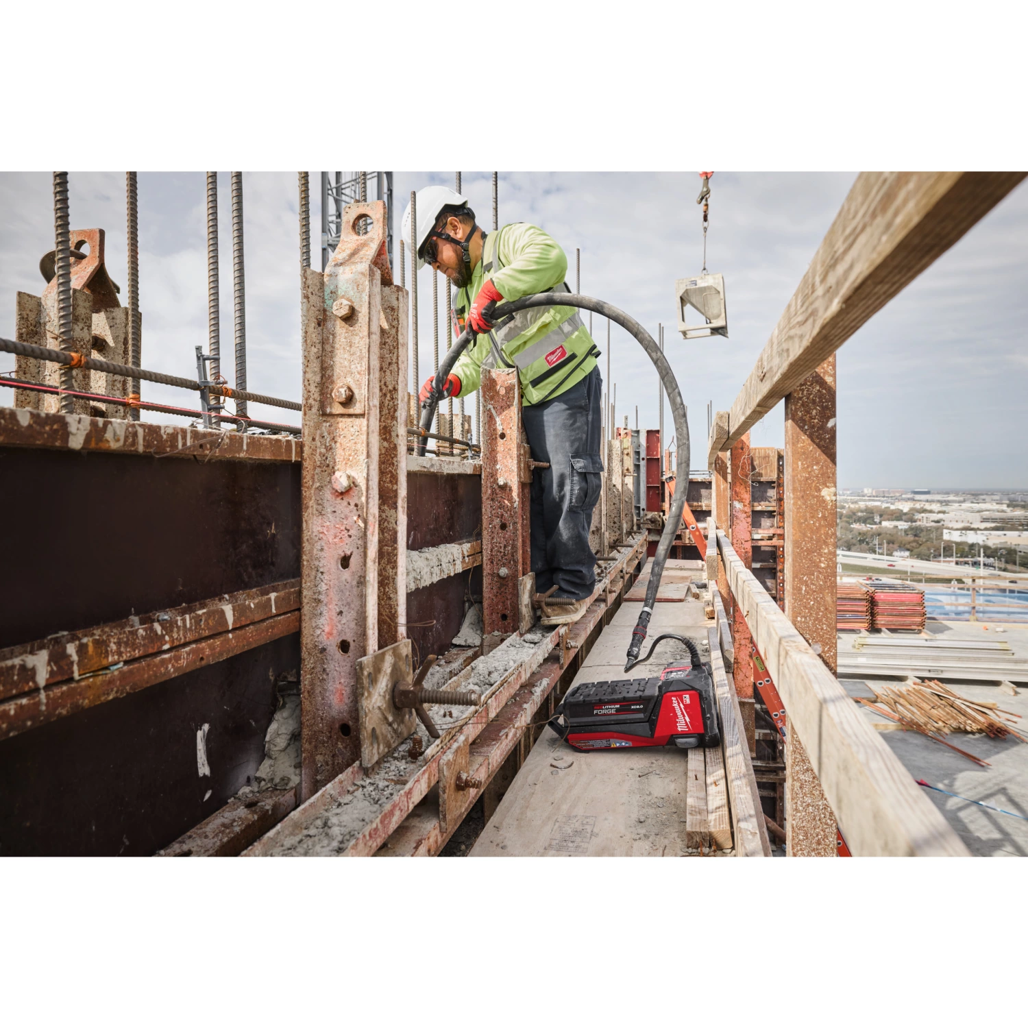 Milwaukee MXF CVHF-0 MX Fuel accu hoogfrequent betontrilnaad body-image