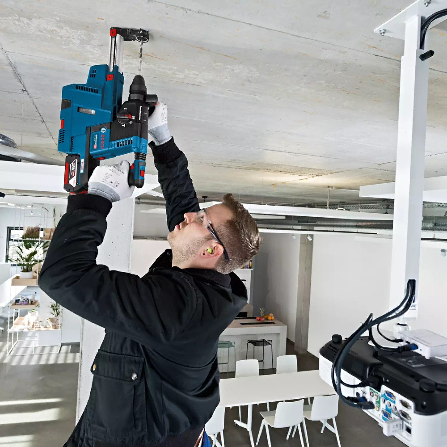 Bosch GBH 18V-26 F 18V Li-Ion accu SDS-plus combihamer set (2x 5.5Ah accu) incl. GDE 18V-16 afzuigsysteem in L-Boxx - 2,6J - koolborstelloos-image