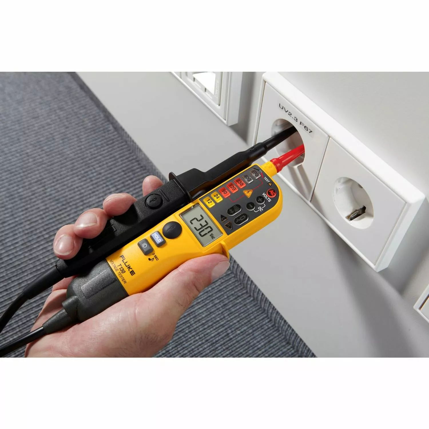 Fluke T130 Tweepolige spannings- en doorbeltester met LCD scherm - Ohm-meting - schakelbare belasting - AC/DC 690V-image