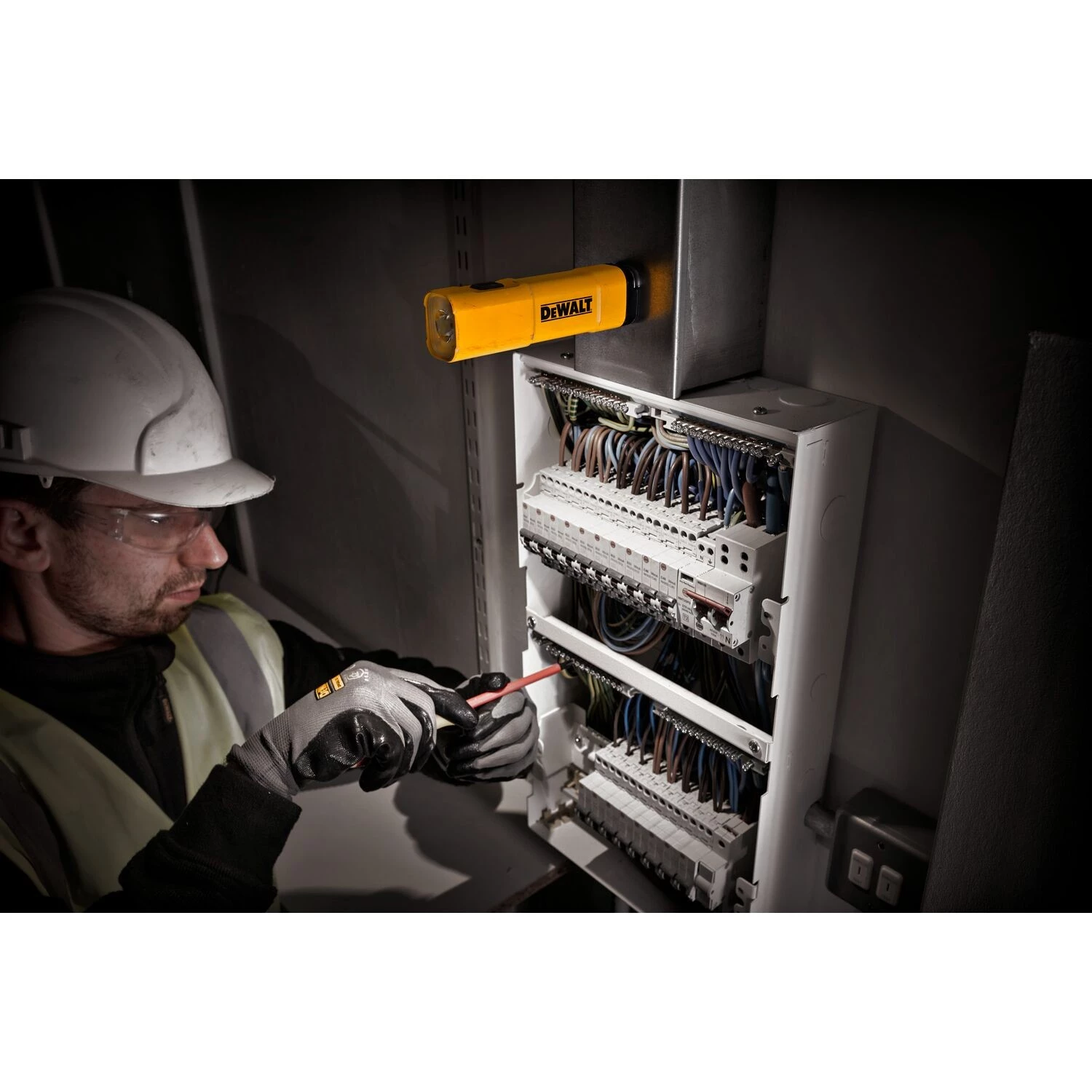 DeWALT DCL183-XJ Lampe de poche USB-C-image