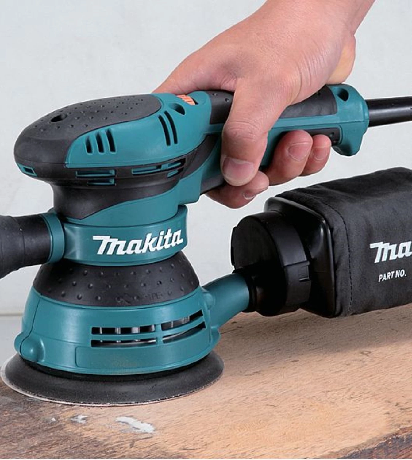 Makita BO5401 Ponceuse excentrique -125mm incl. set de 3 disques abrasifs (K80-K120-K180)-image