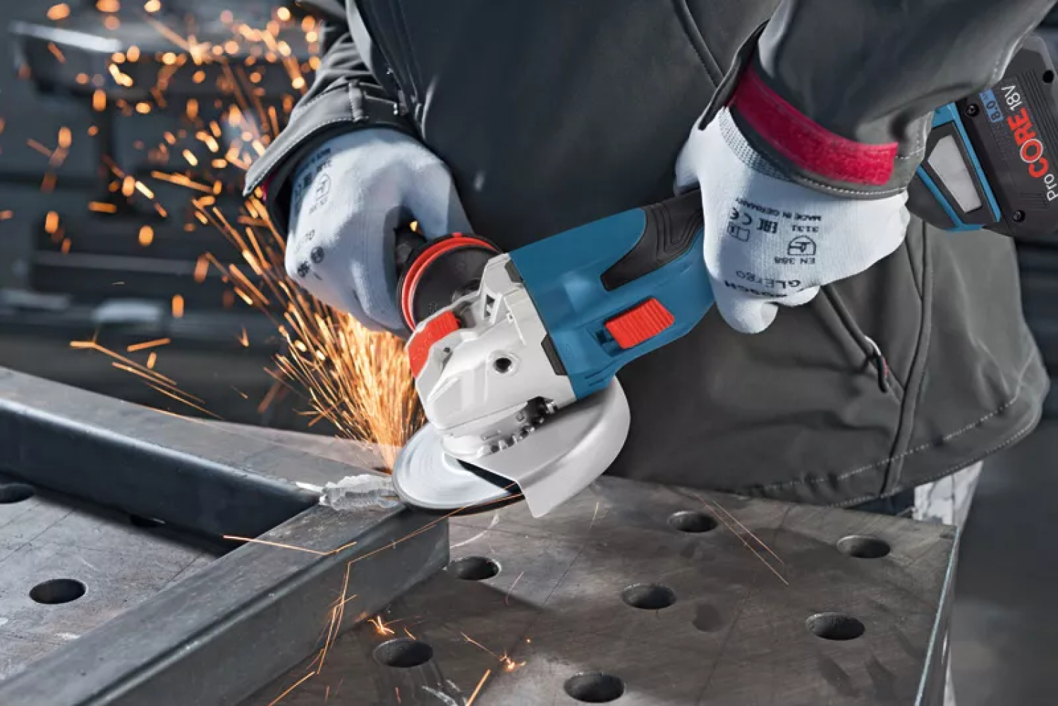 Bosch 06019H6100 - Meuleuse angulaire sans fil GWS 18V-15 SC C&G chargeur et batterie Li-Ion non livrée, capot de protection, poignée Vibration Control, écrou de serrage rapide, CoMo GCY 42-image