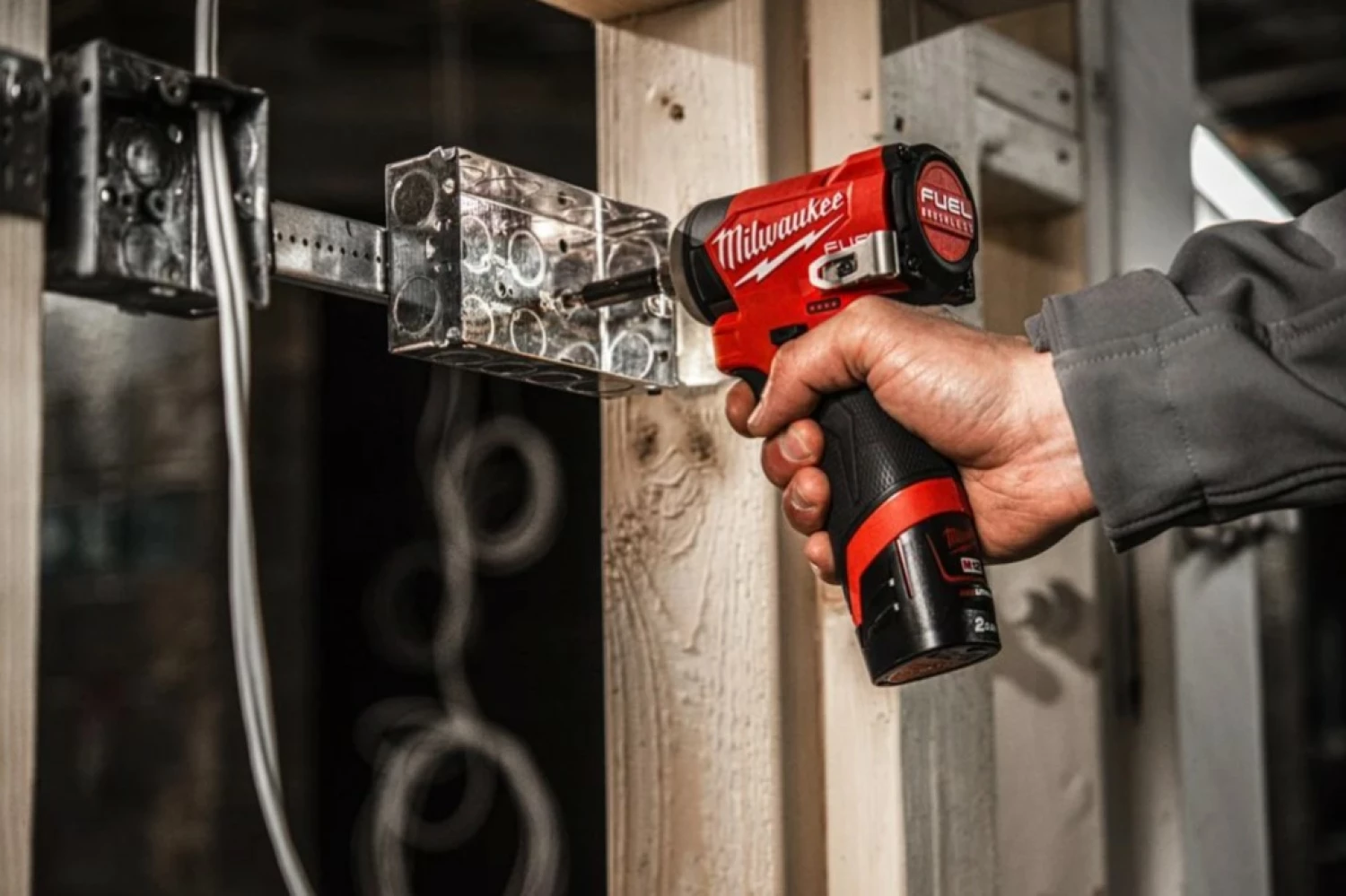 Milwaukee M12 FID2-202X Jeu de visseuses à chocs sans fil 12V Li-Ion (2x2.0Ah) en coffret HD - 170Nm - sans charbons-image