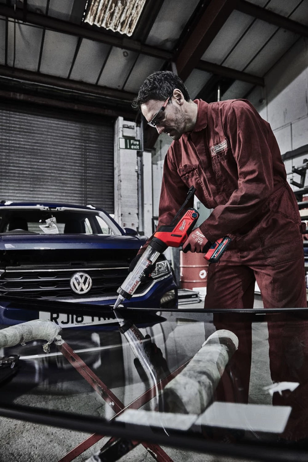 Milwaukee C18 PCG/600A-0B 18V Li-Ion Accu lijm- en kitspuit body in tas-image