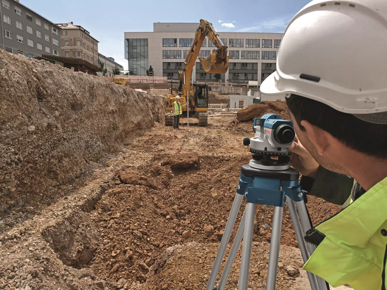 Bosch GOL 26 D Appareil optique de mesure du niveau d'humidité avec facteur d'agrandissement - 100 mm - dans un coffret + BT 160 Trépied de chantier - 160 cm + GR 500 Règle de mesure 5 m-image