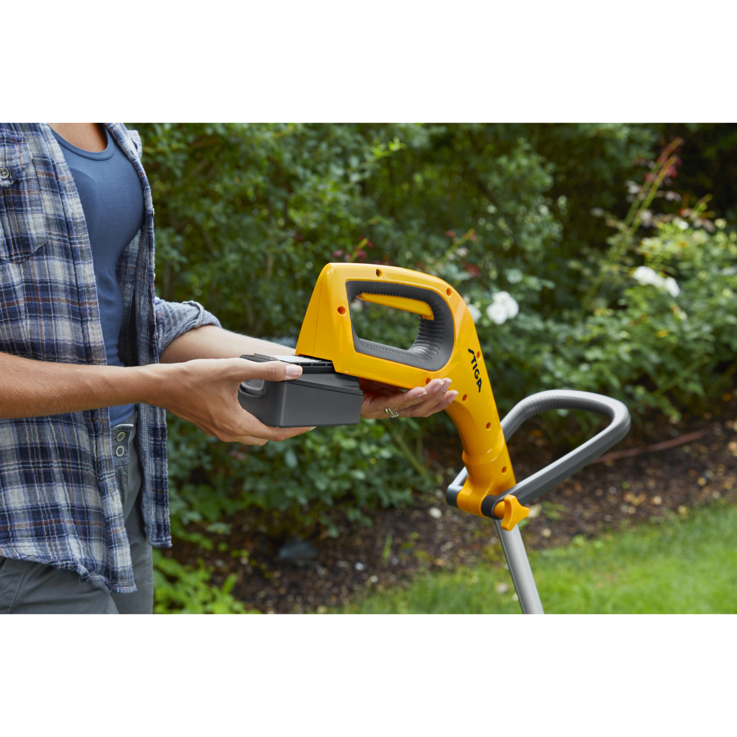 Stiga GT 100e Kit Coupe-herbe à batterie Li-Ion 20V (1x batterie 2.0Ah) - 25cm-image