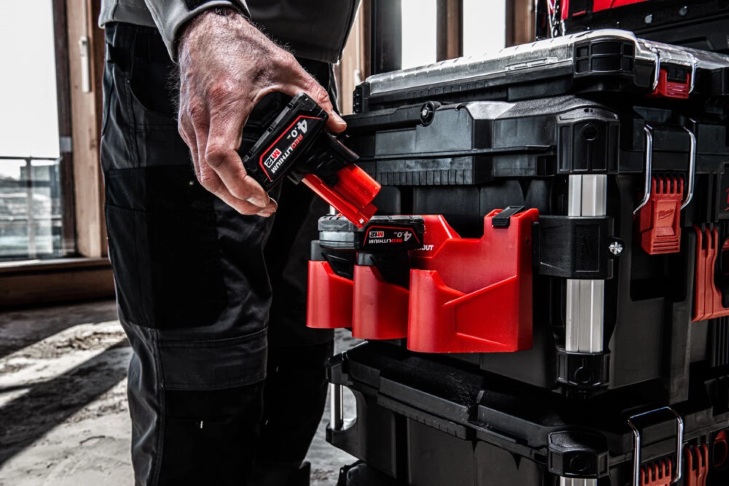 Milwaukee 4932498646 PACKOUT™ Support latéral pour batterie M12™-image