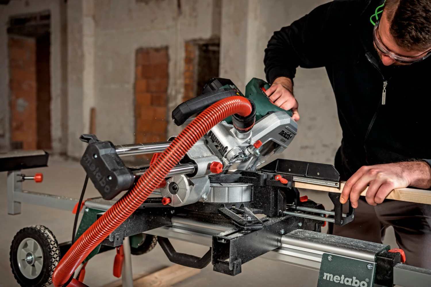 Metabo KGS 216 M Scie à onglet - 1500W - 216 x 30mm - Poignée Quick-image