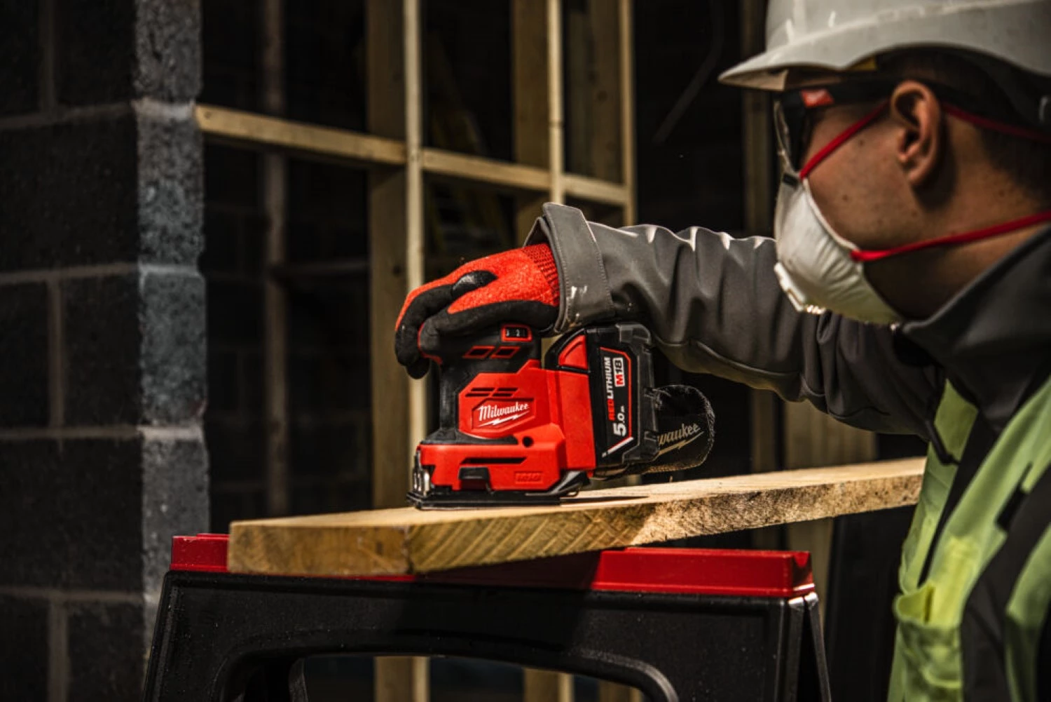 Milwaukee M18 BQSS-0 18V Li-ion accu vlakschuurmachine body-image