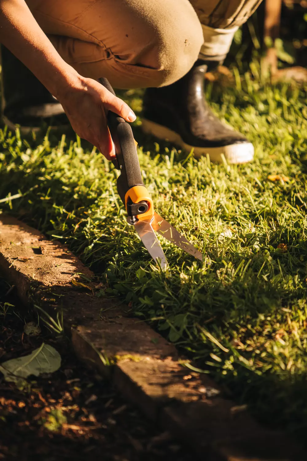 Fiskars - Cisaille à gazon - Lames rotatives - Mécanisme anti - bourrage Servo - System - 34,4 cm-image