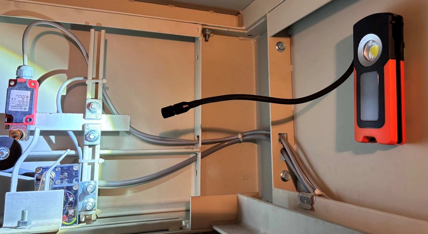 Bailey RoBust LED Inspect - 15W - 6500K - 1500+300lm - IP54 - 5V - CLIII-image