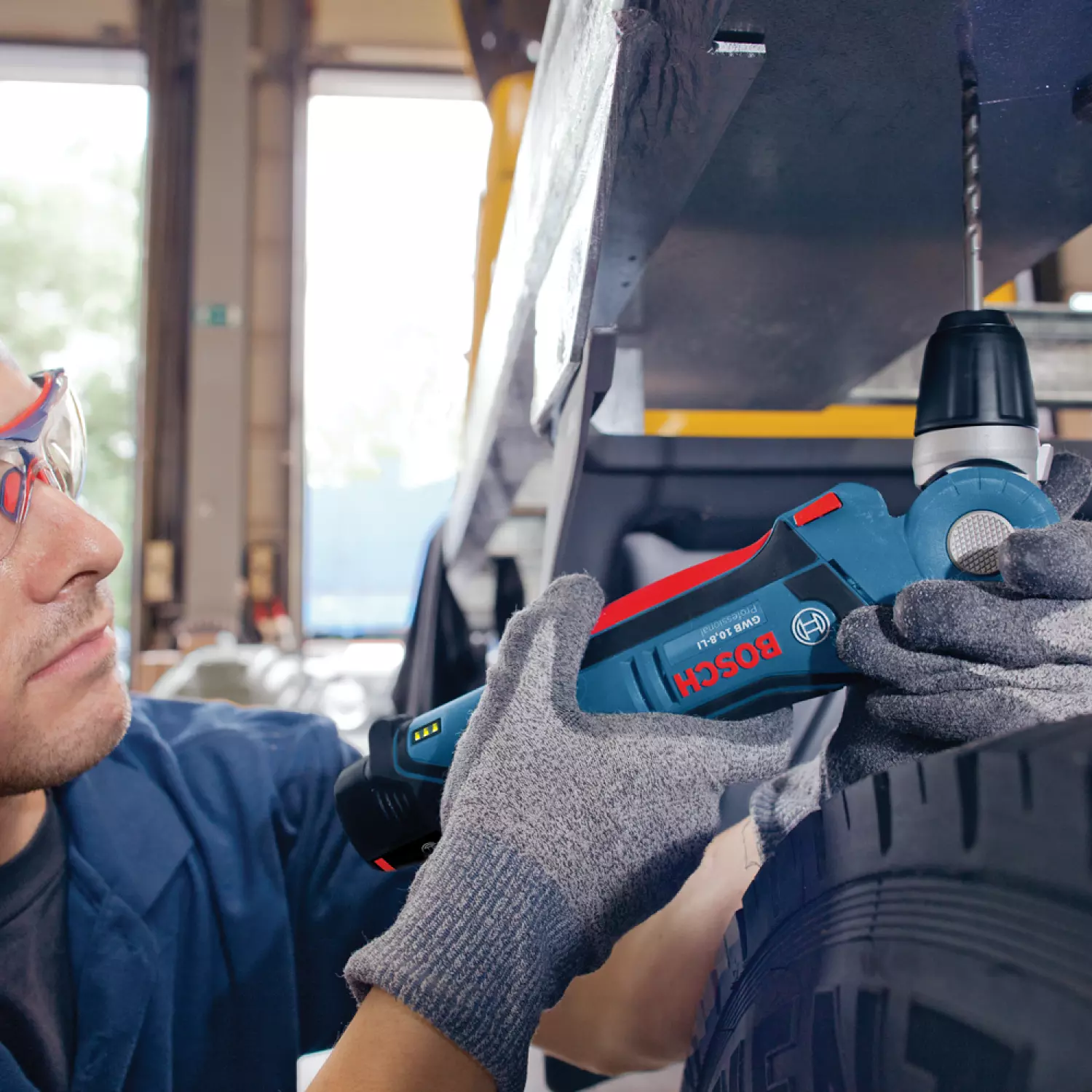 Bosch GWB 12V-10 12V Li-Ion accu haakse boor-/schroefmachine set (2x 2.0Ah accu) in L-Boxx-image