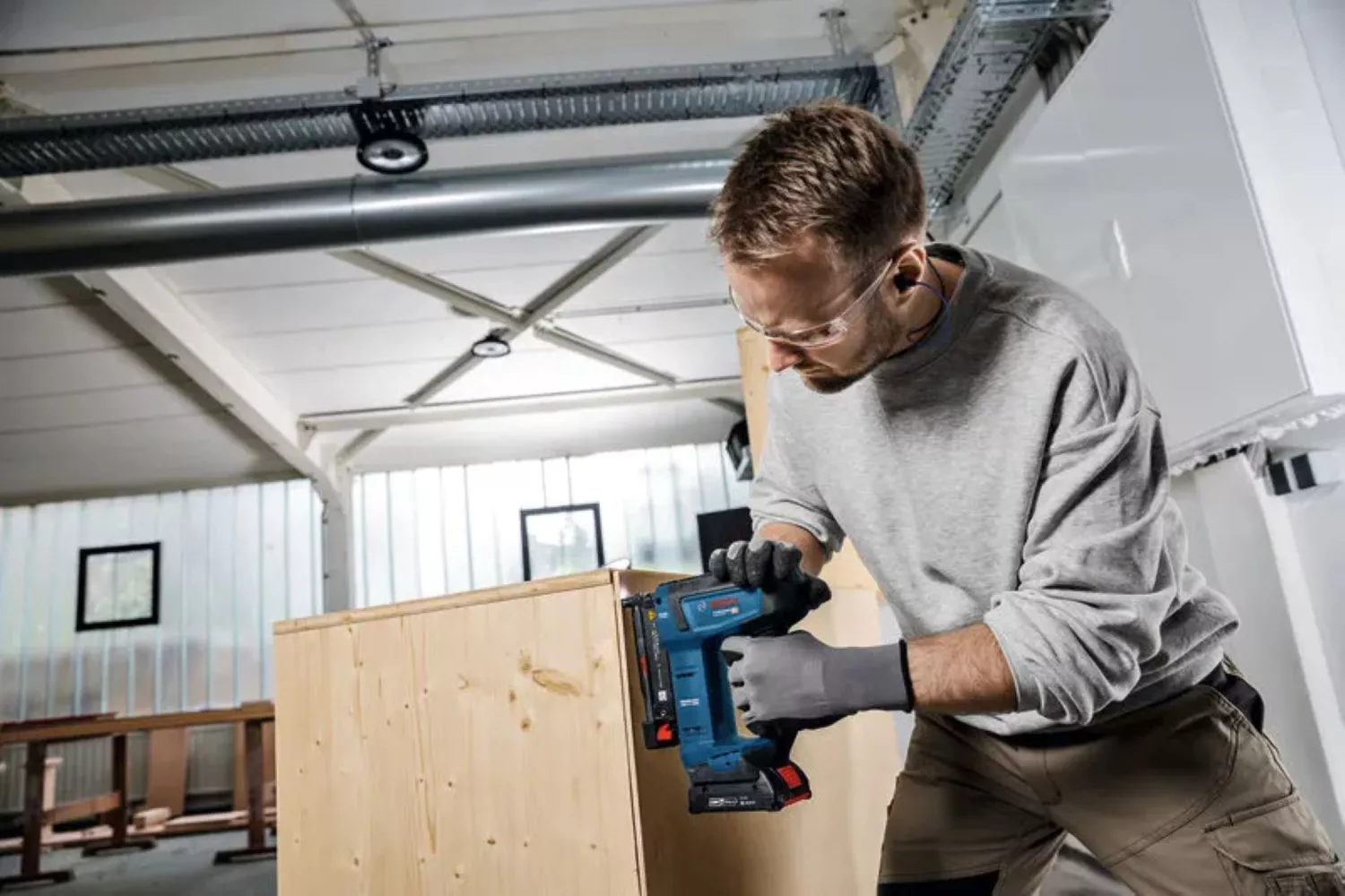 Bosch GNH 18V-35 18 V batterie agrafeuse à bois corps dans L-Boxx - 0,6 mm - 15-35 mm - droite-image