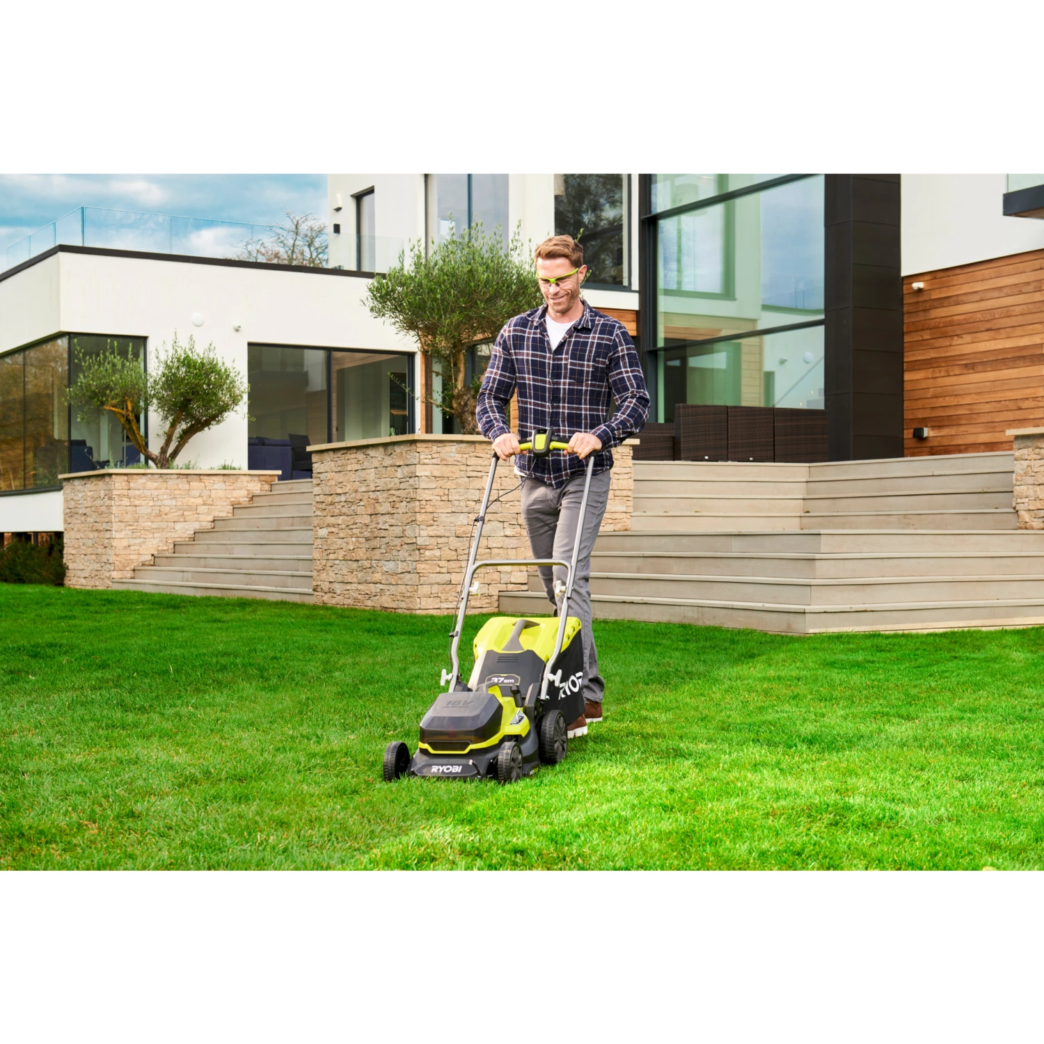 Ryobi RY18LM37A-140 18V Li-Ion accu grasmaaier set (1x 4.0Ah accu) - 37cm-image