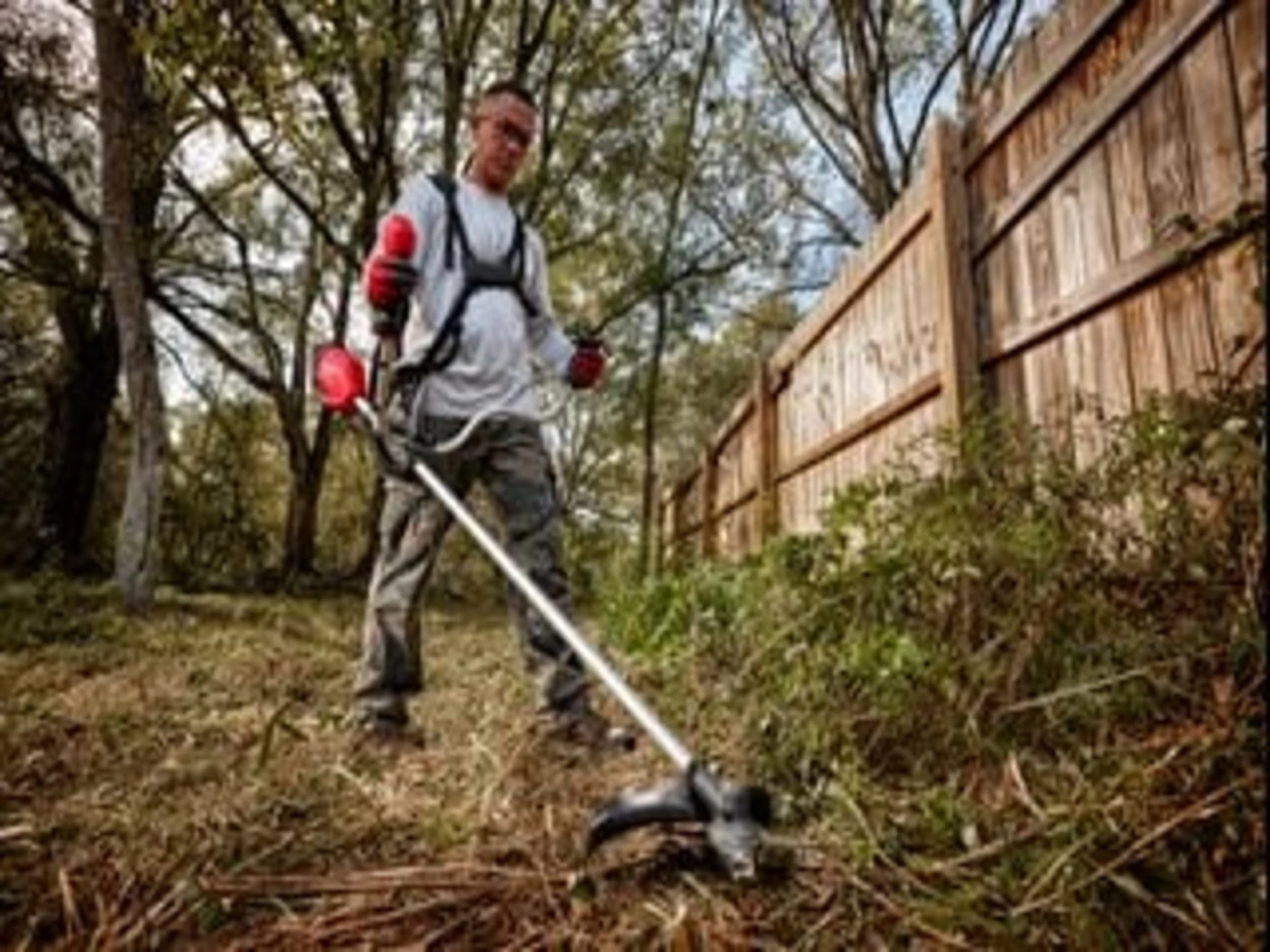 Milwaukee M18 FBCU-802 FUEL Ensemble débroussailleuse sans fil Li-ion (8Ah) - guidon asymétrique - 40cm-image