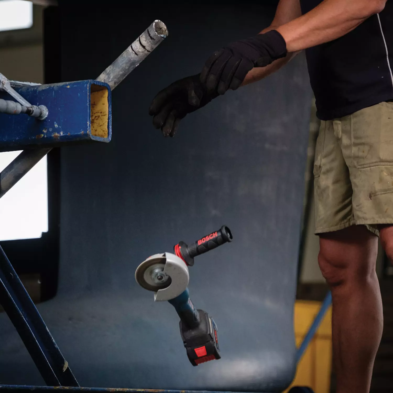 Bosch GWS 18V-10 PSC 18V Li-Ion accu haakse slijper body in L-boxx - 125mm - koolborstelloos-image