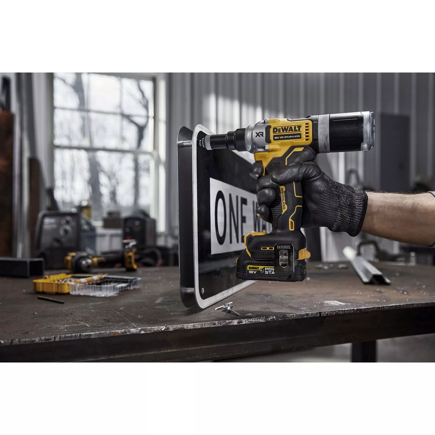 DeWALT DCF414E2GT Kit de pince à riveter sans fil Li-ion 18 V (2 batteries 1,7 Ah) dans TSTAK - 6,3 mm-image
