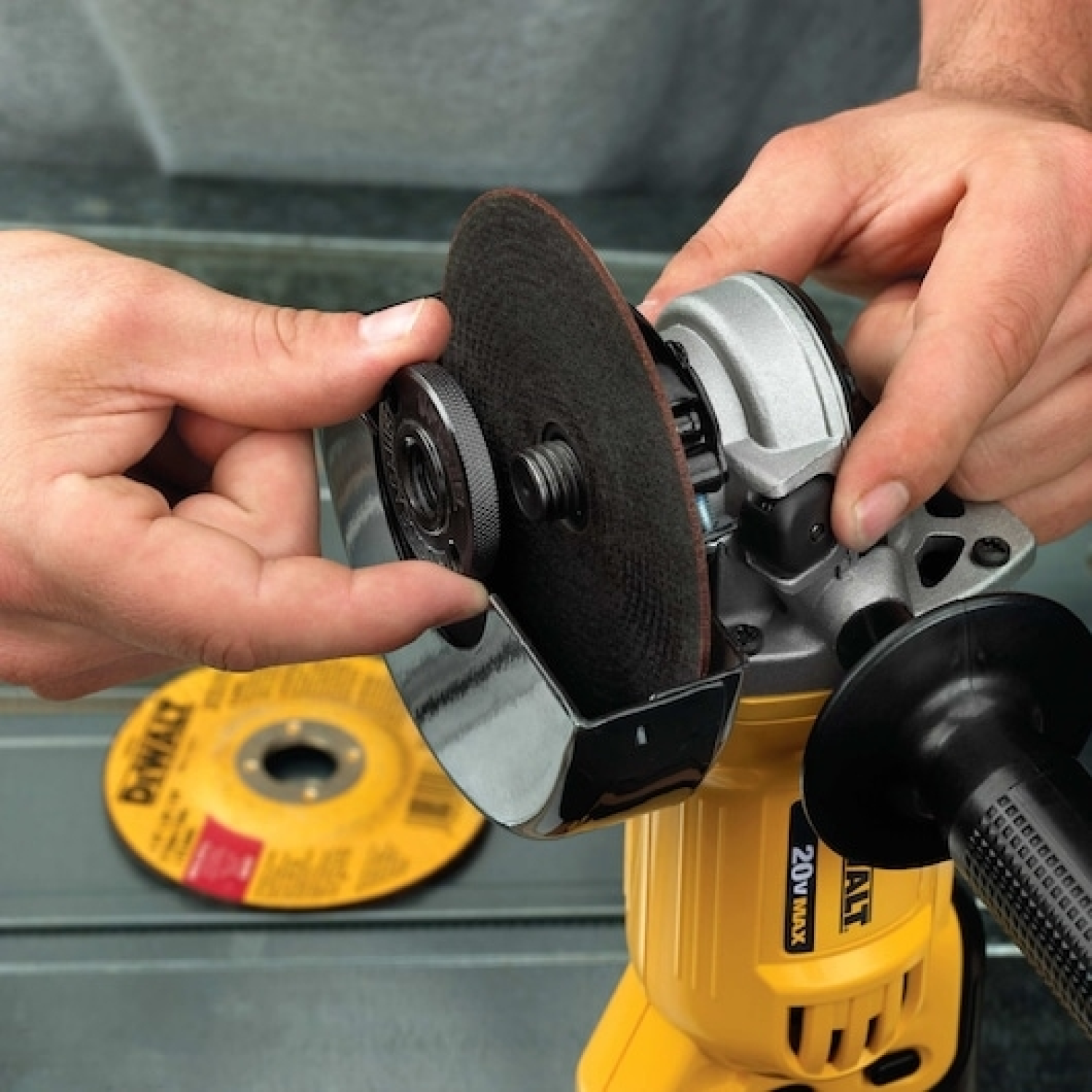 DeWALT DCG412M2 - Set meuleuse d'angle Li-Ion 18V (2x batterie 4.0Ah) dans mallette - 125mm-image