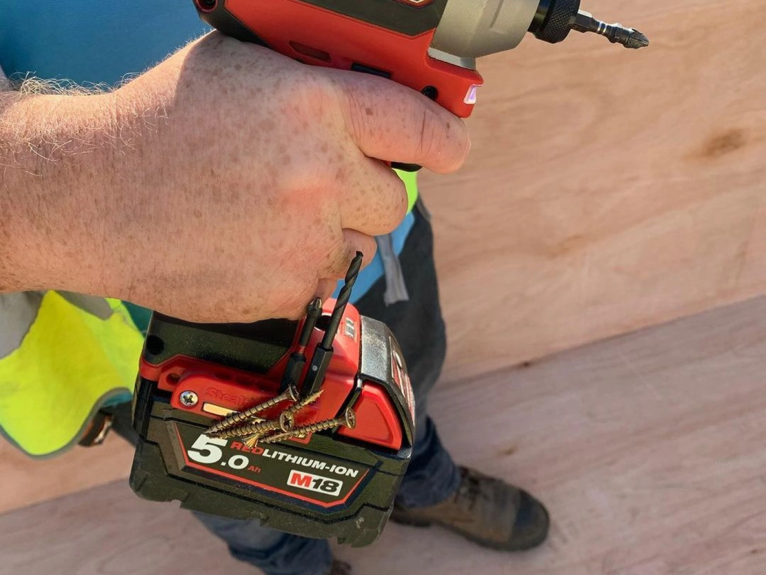 StealthMounts BH-MW18-RED-2 - Porte-embouts magnétique (2pcs) pour machines Milwaukee M18 - rouge-image