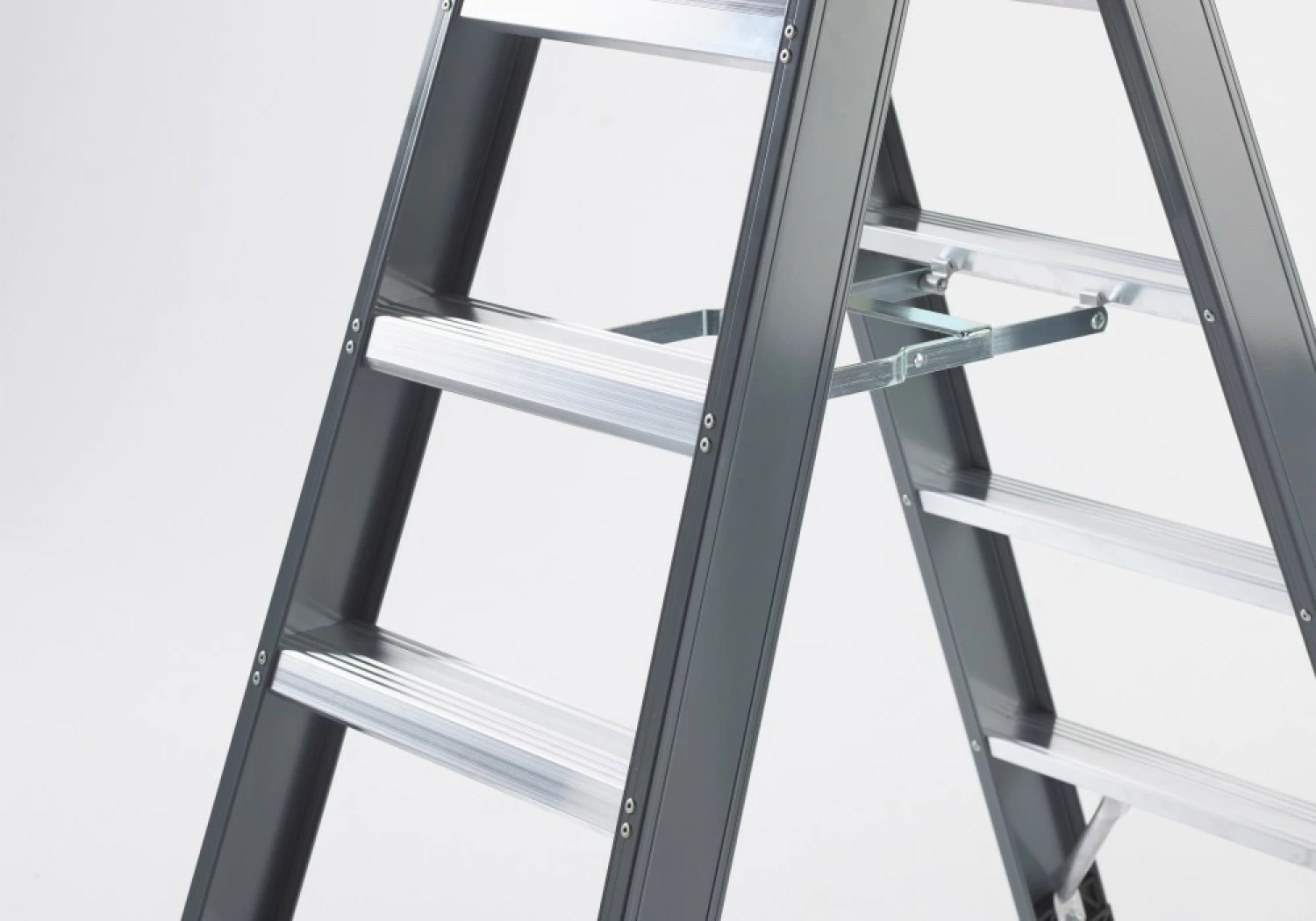 Altrex Falco FDO 8 Dubbele trap - Aluminium met coating - 2 x 8 treden - max. werkhoogte 3,9m-image