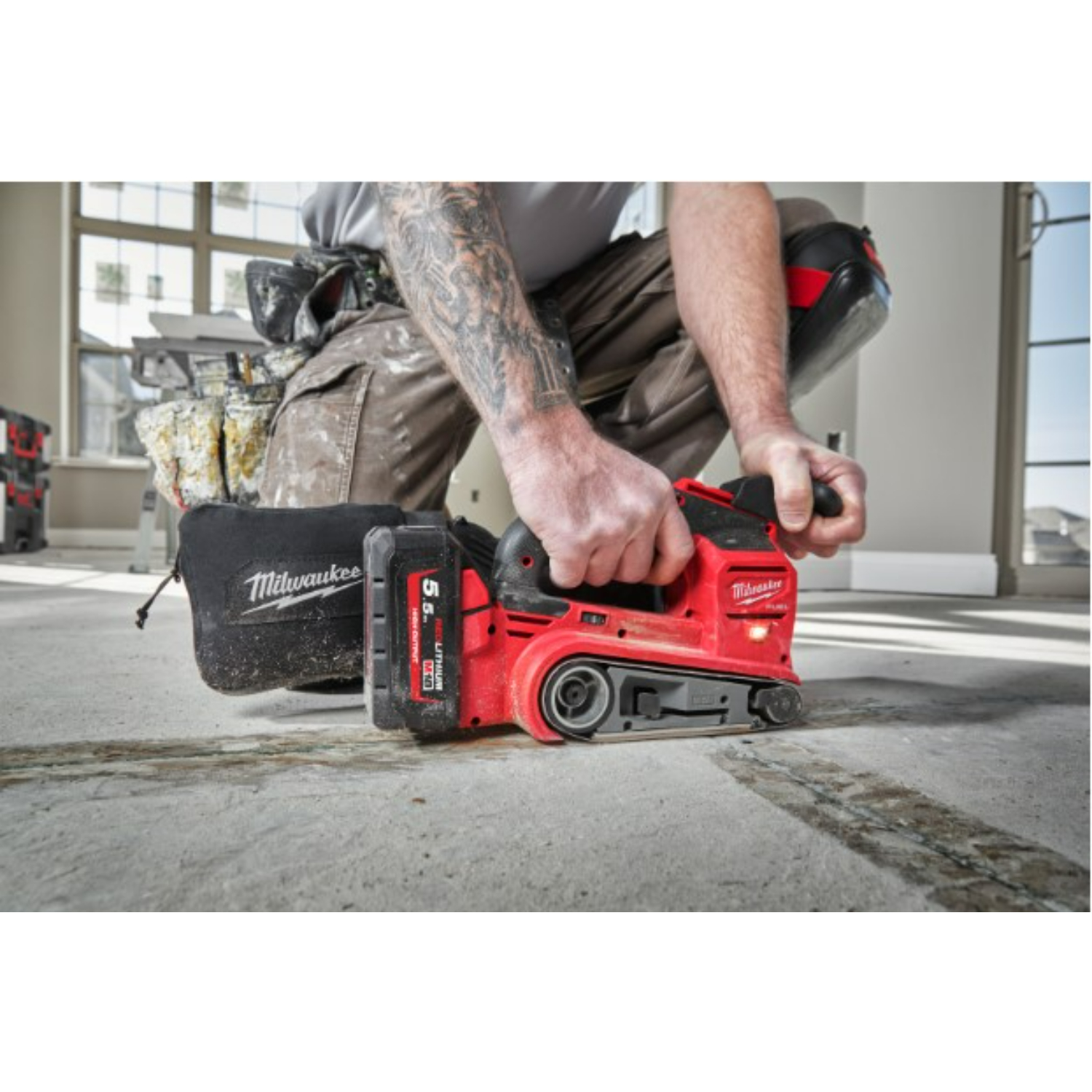 Milwaukee M18 FBTS75-552X 18V Li-ion accu bandschuurmachine set (2x 5.5Ah) in HD Box- 75 x 457mm-image