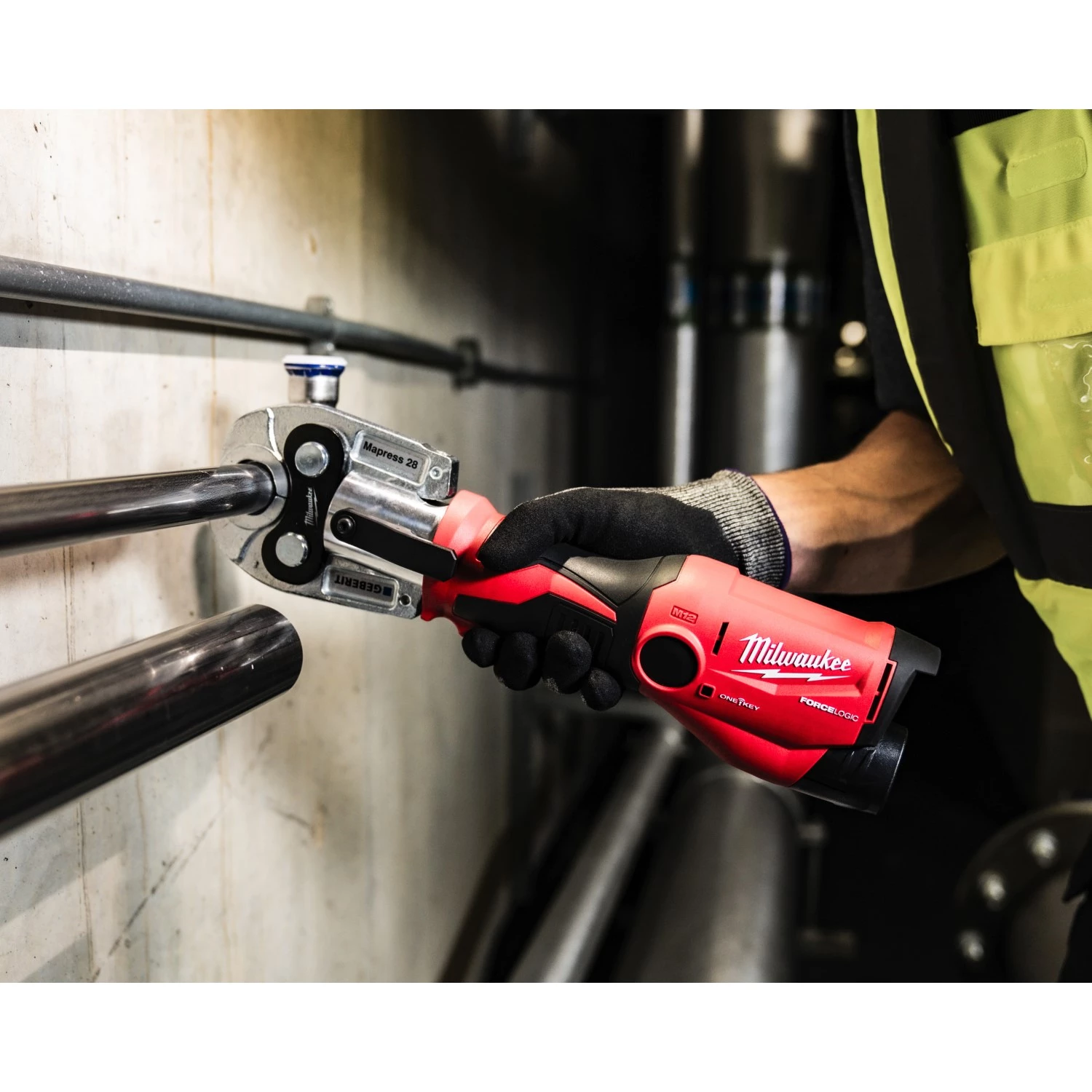 Milwaukee M12 ONEHPT-202C Kit de pince à sertir hydraulique avec batterie Li-ion 12 V (2 batteries 2,0 Ah) dans un coffret - Kit Geberit Mapress-image
