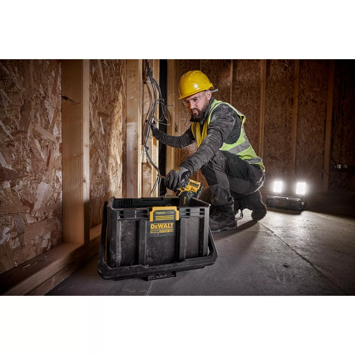 DeWALT DWST08061-1 ToughSystem 2.0 Gereedschapskoffer en 18V Li-ion accu lamp-image
