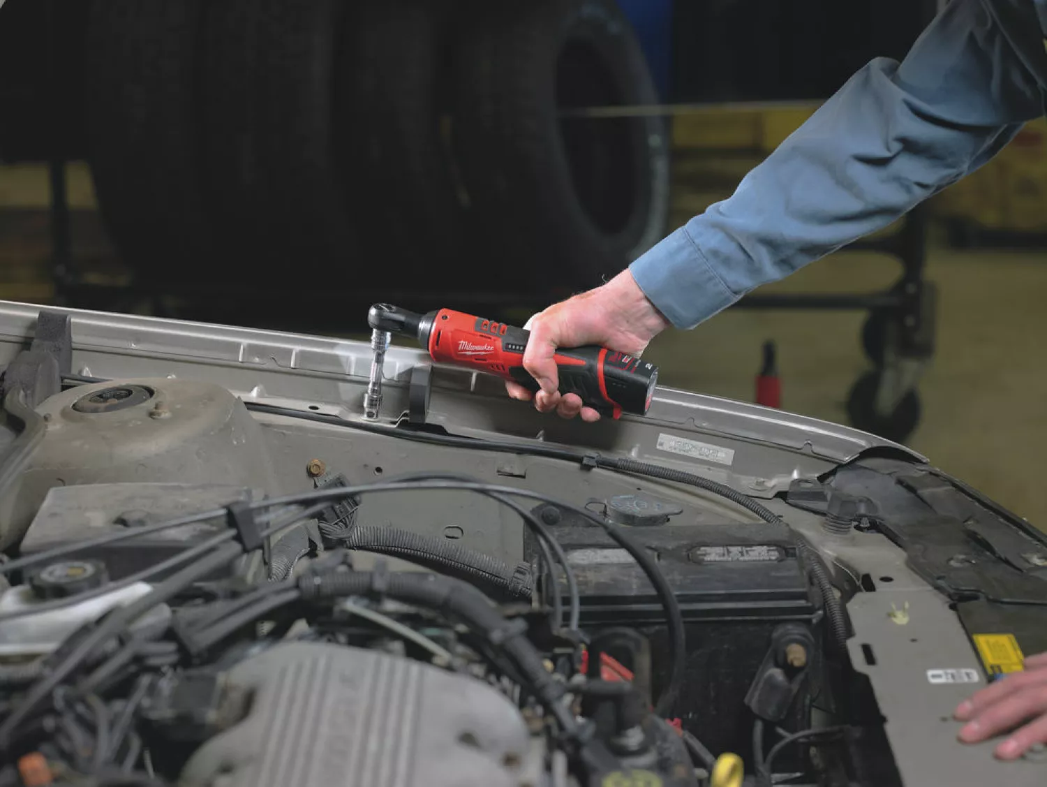 Milwaukee M12 IR-201B(3/8") Li-Ion Clé à cliquet - 12V-image