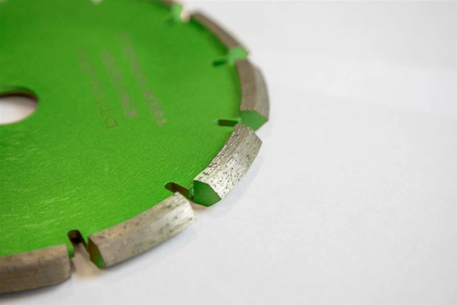 Eibenstock 12.323.11 Lame de scie à rainures en V Premium pour joints de dilatation pour rainureuse murale EMF 180.2 - 180 mm x 22,2 mm-image