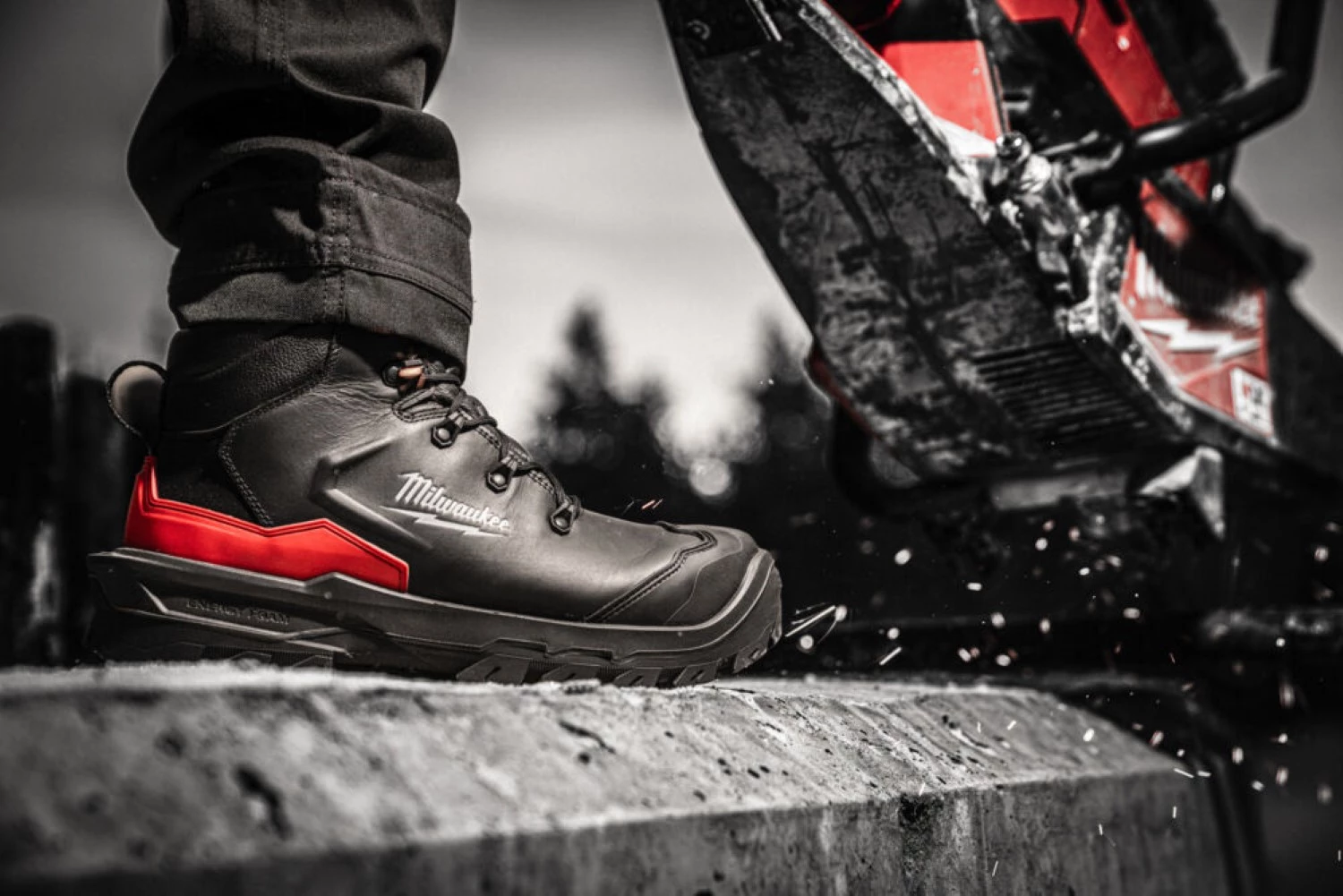 Milwaukee 4932493763 Chaussures de travail Armourtred - S3S - Hautes - Taille 39-image