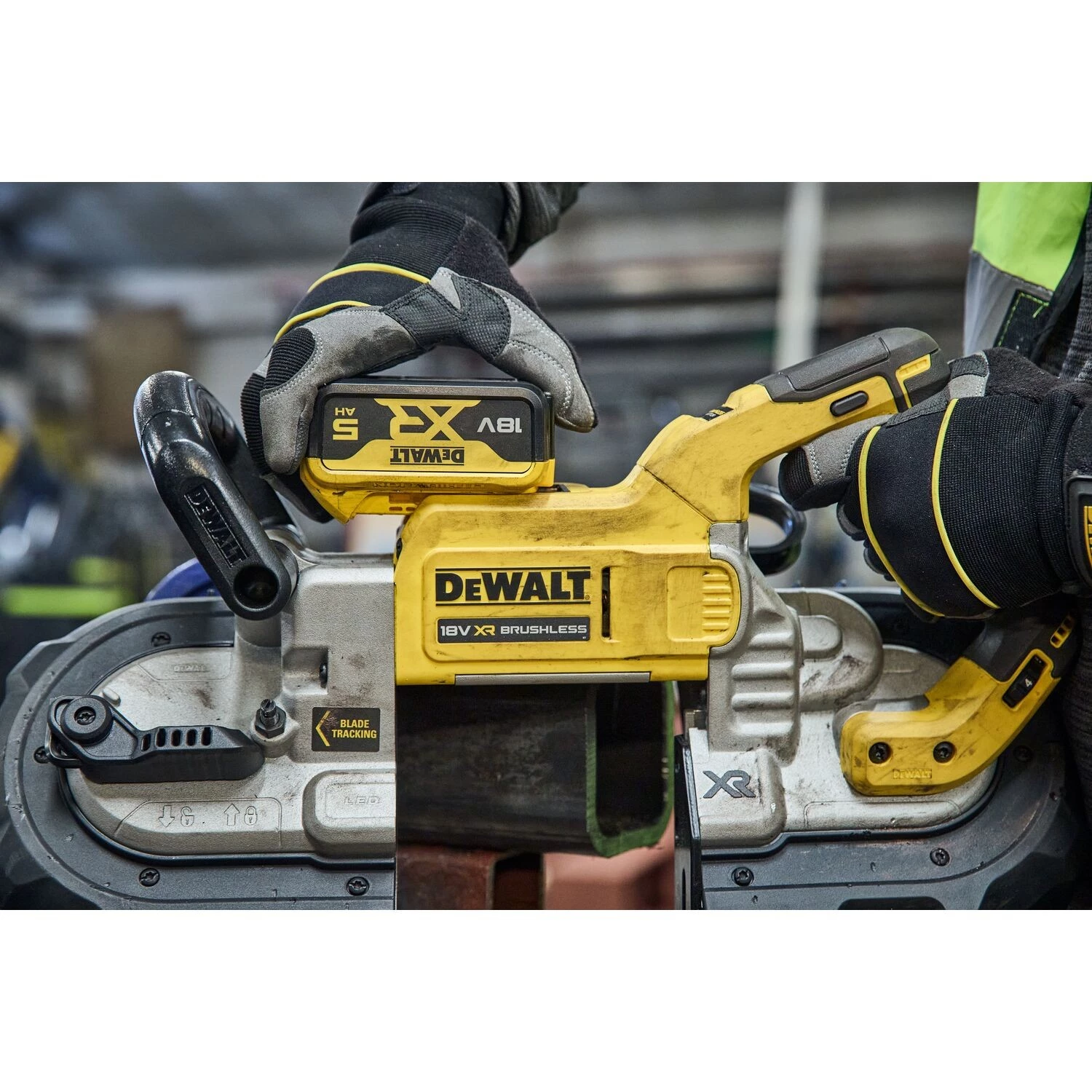 DeWALT DCS374N-XJ 18V XR grote accu bandzaag - 127mm-image
