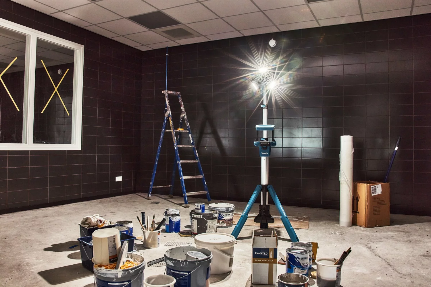 Makita NLADML814 14.4V - 18V Li-Ion accu bouwlamp op statief - 3 spots - 100-220cm - 3000Lm-image