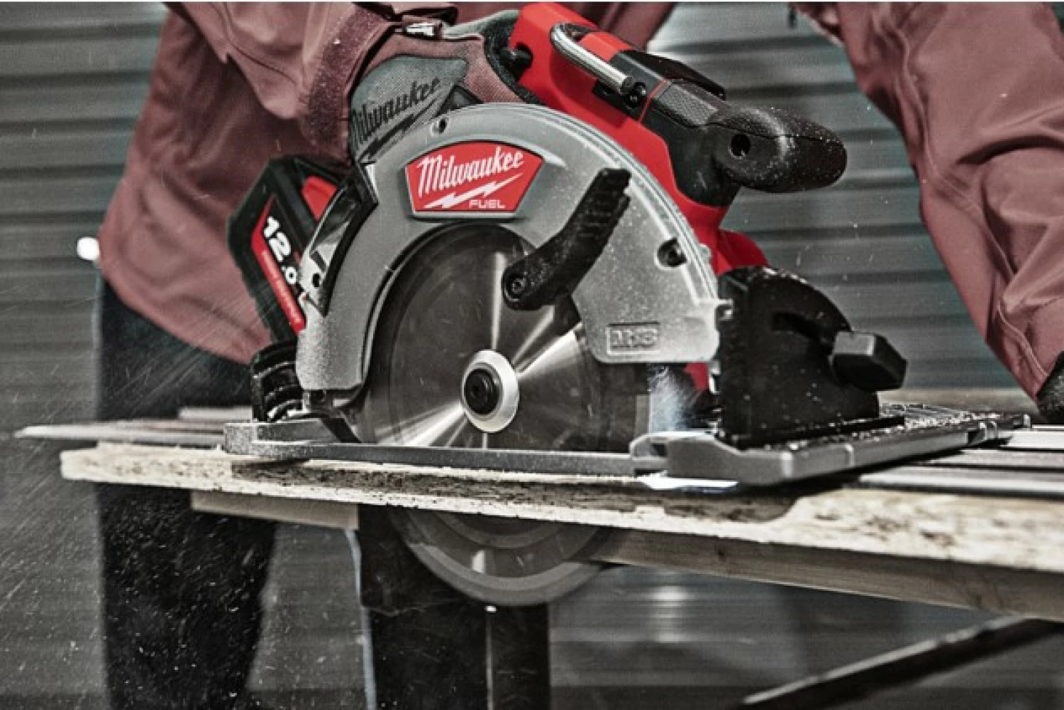 Milwaukee M18 FCSG66-121C Scie circulaire sans fil-image