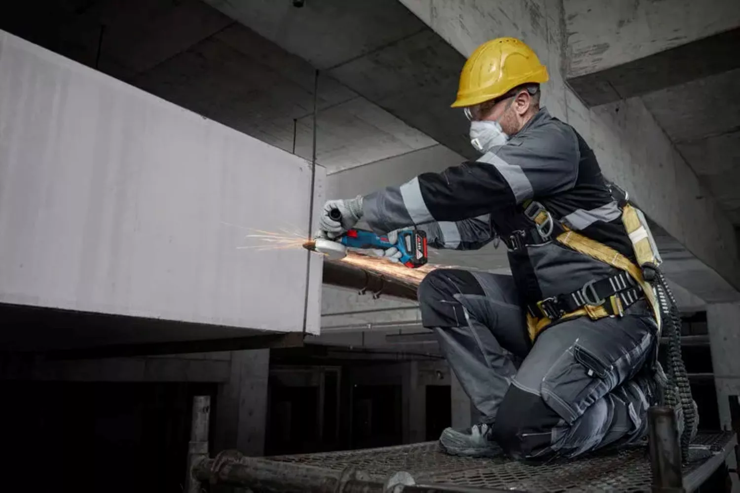 Bosch 18V accu klopboormachine (GSB 18V-65) & accu haakse slijper (GWS 18V-8) combiset (2x 4.0Ah + lader)-image