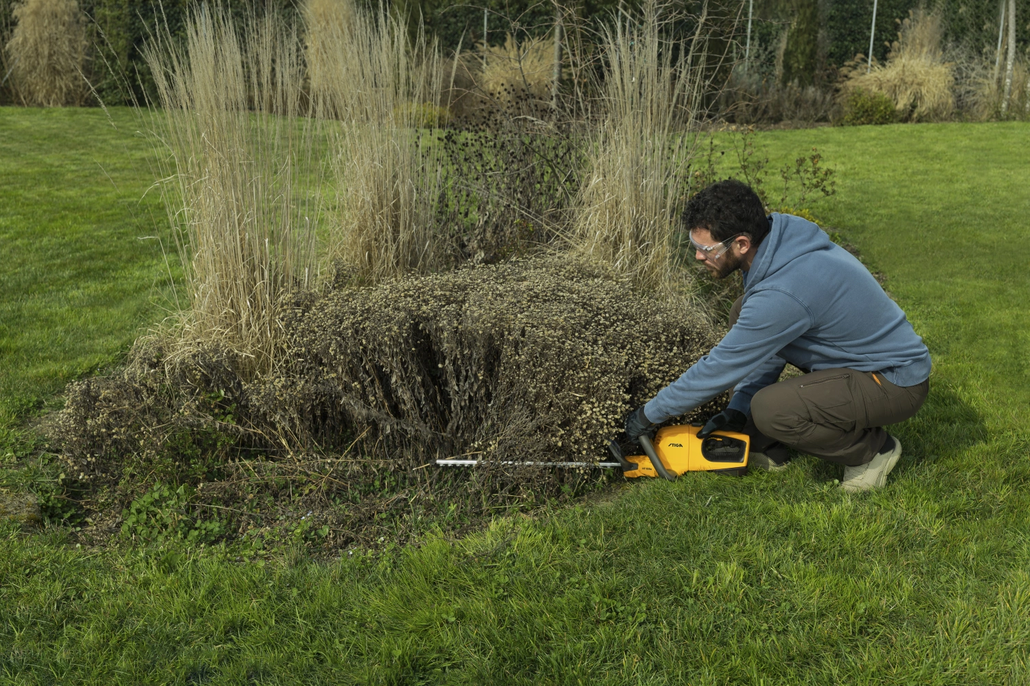 Stiga HT 100e Kit Accu heggenschaar set (1x 2,0Ah) - 50cm - 25mm-image