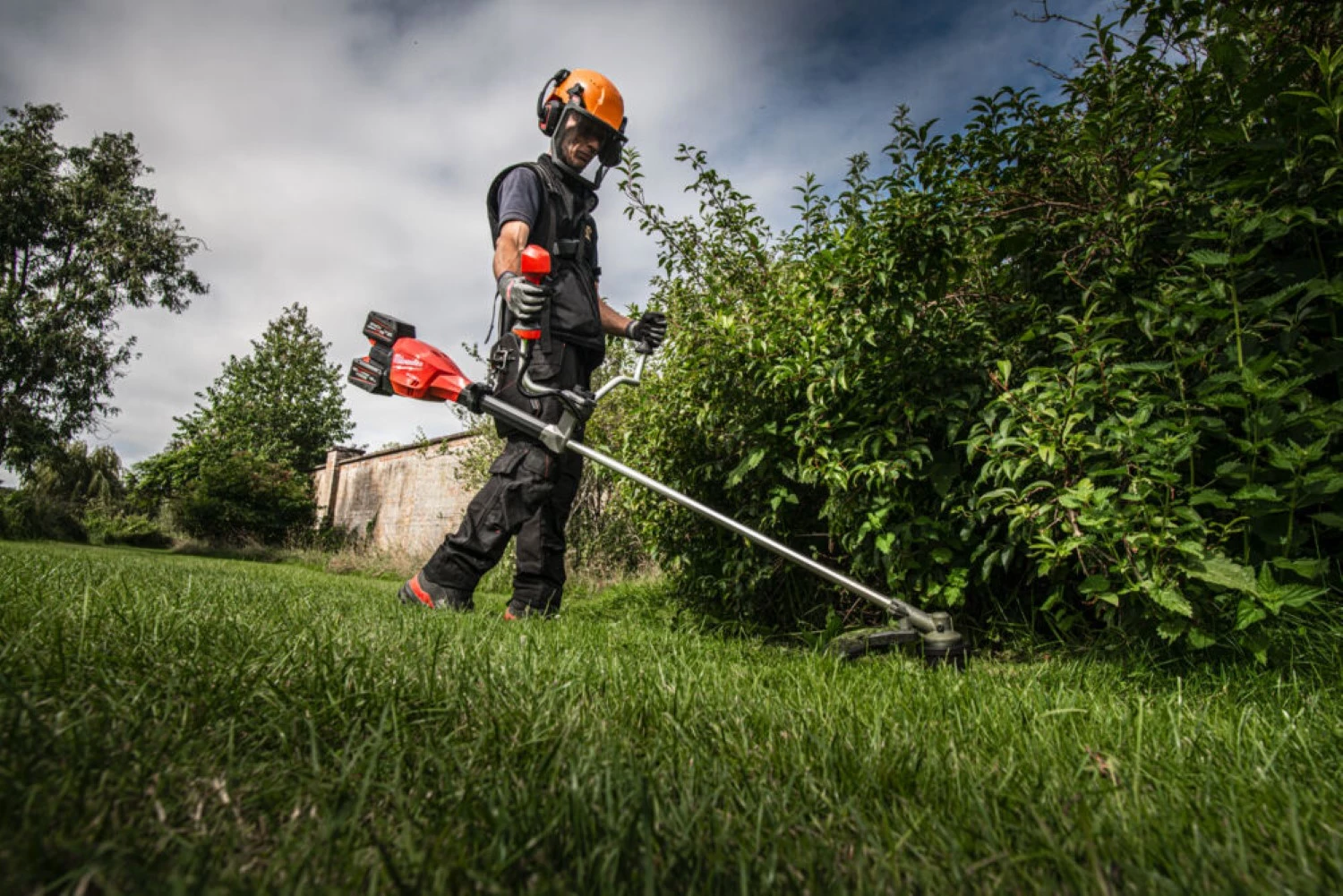 Milwaukee M18 F2BCU-122 18V Li-ion accu bosmaaier set (2x 12.0Ah accu) - asymmetrisch stuur - 43cm-image