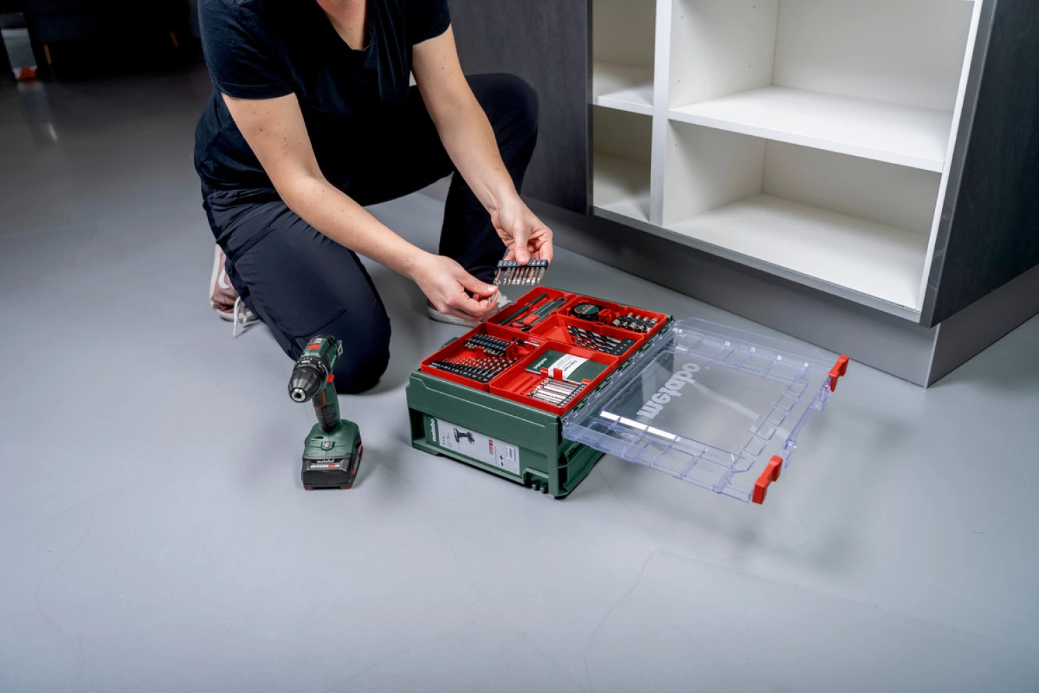 Metabo BS 18 Set Atelier mobile 18 V Li-ion batterie visseuse/perceuse (2x 2,0 Ah batterie) dans un coffret avec 74 accessoires-image