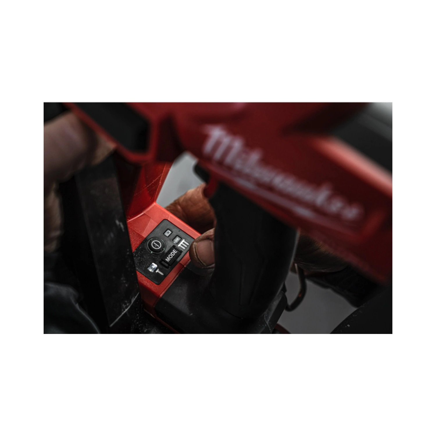 Milwaukee M18 FN16GA-0 18V Li-ion Accu afwerktacker body-image