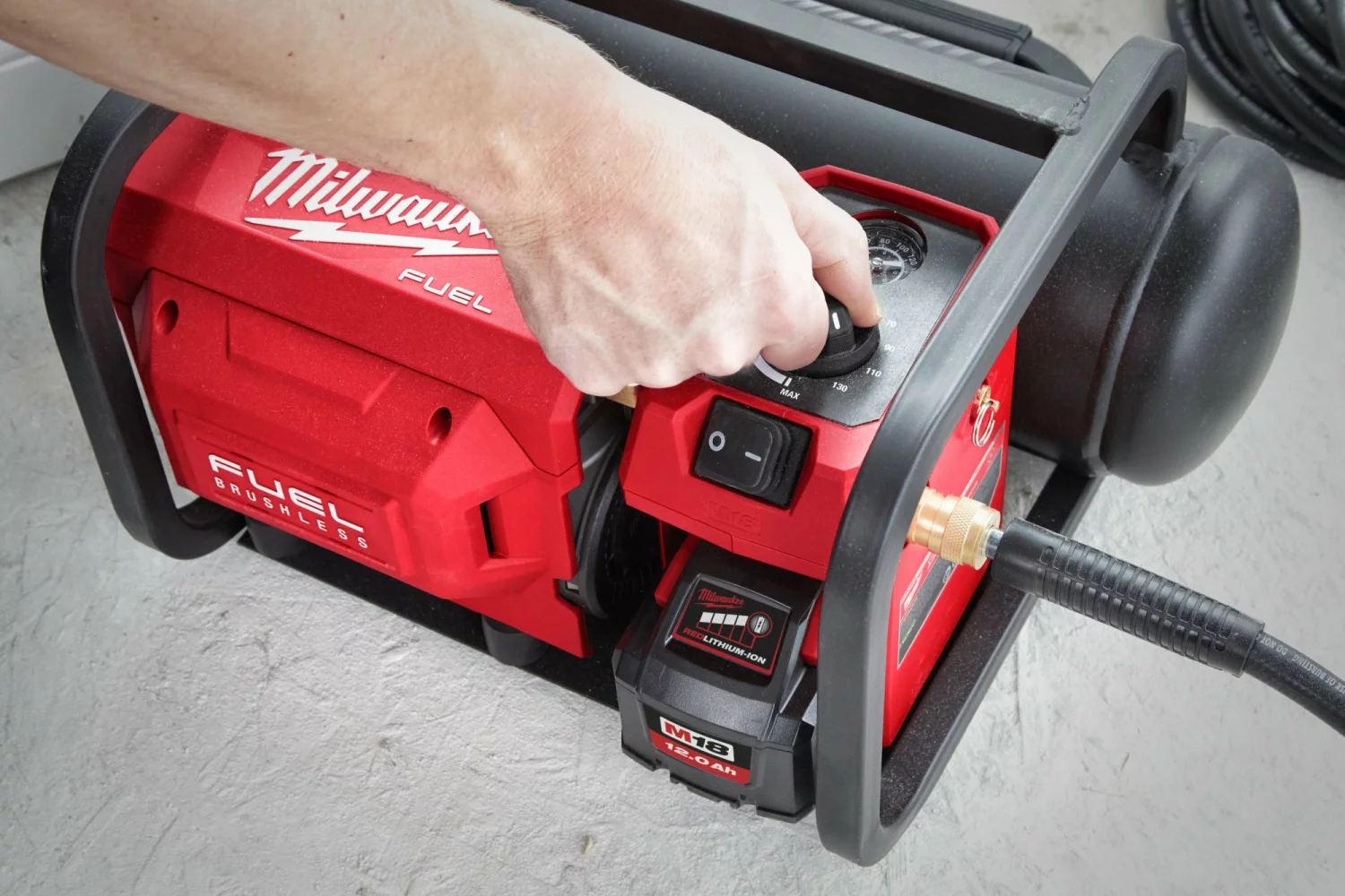 Milwaukee M18 FAC-0 18V Li-ion accu Compressor body - 9.31 Bar - 7.6L-image