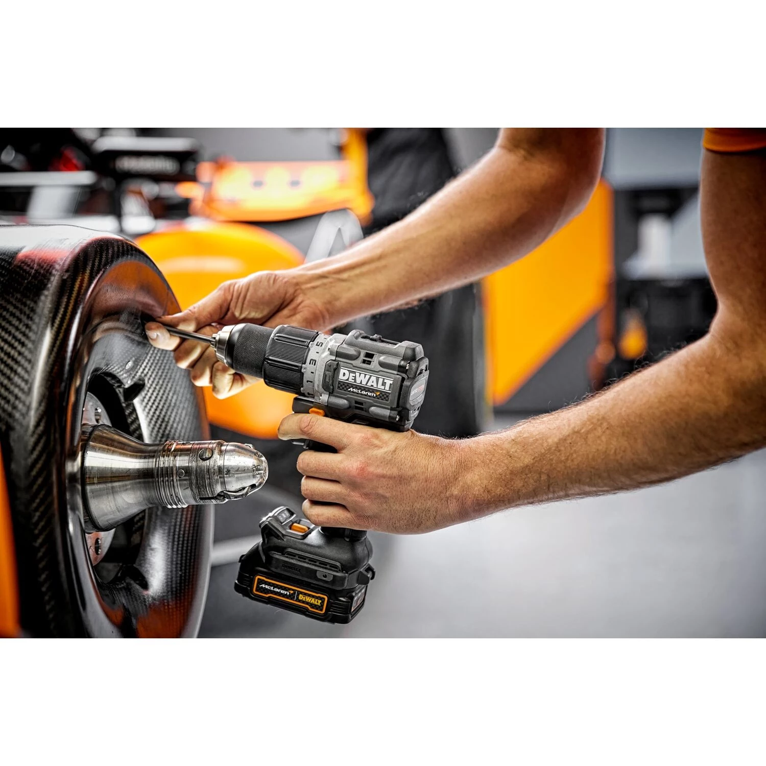 DeWALT DCD85ME2GT 18V Li-ion accu compacte klopboor-/schroefmachine set (2x 1.7Ah accu) in TSTAK - McLaren edition-image