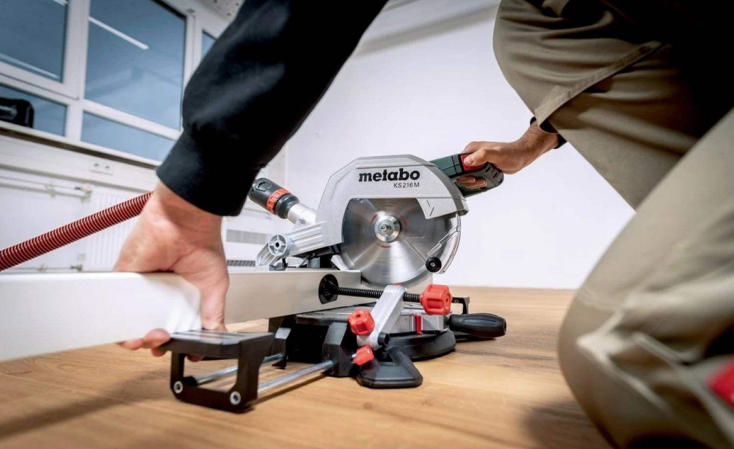 Metabo KGS 216 M Scie à onglet - 1500W - 216 x 30mm - Poignée Quick - avec lame de scie supplémentaire-image